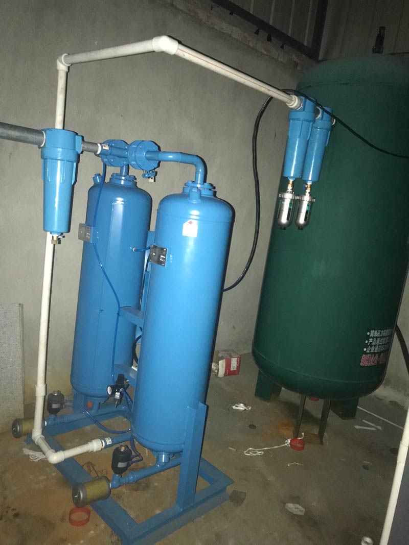 那我們?cè)谶x擇吸附式干燥機(jī)的時(shí)候要怎么選擇呢?